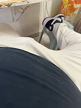 Snapshot of buri232 chatting on February 27, 7:04 pm buri232 online show from February 27, 7:04 pm