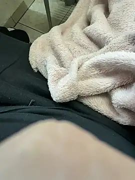 Snapshot of buri232 chatting on March 3, 8:05 am buri232 online show from March 3, 8:05 am