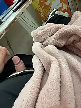 Snapshot of buri232 chatting on March 4, 7:51 am buri232 online show from March 4, 7:51 am