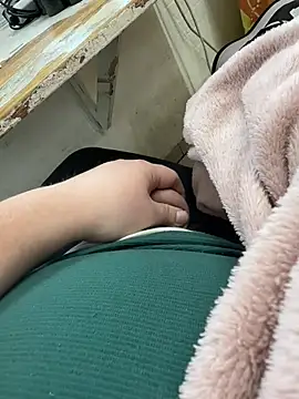 Snapshot of buri232 chatting on March 6, 7:25 am buri232 online show from March 6, 7:25 am