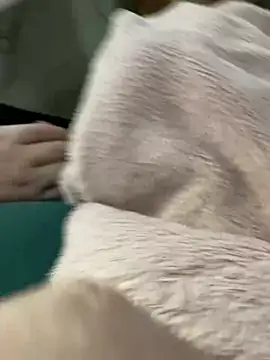 Snapshot of buri232 chatting on March 6, 2:18 pm buri232 online show from March 6, 2:18 pm