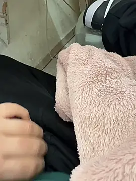 Snapshot of buri232 chatting on March 7, 2:12 pm buri232 online show from March 7, 2:12 pm