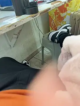 Snapshot of buri232 chatting on March 15, 1:18 pm buri232 online show from March 15, 1:18 pm