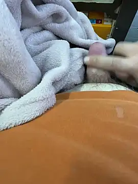 Snapshot of buri232 chatting on March 15, 6:21 pm buri232 online show from March 15, 6:21 pm