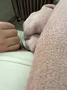 Snapshot of buri232 chatting on March 22, 2:14 pm buri232 online show from March 22, 2:14 pm