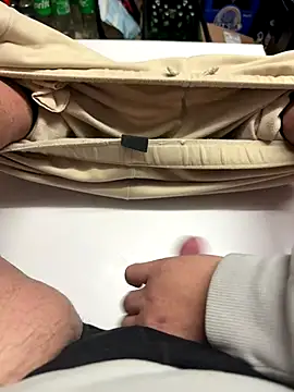 Snapshot of buri232 chatting on November 28, 1:25 pm buri232 online show from November 28, 1:25 pm