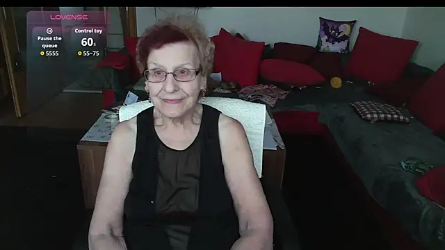 HeisseomaOriginal online show from October 31, 8:26 am