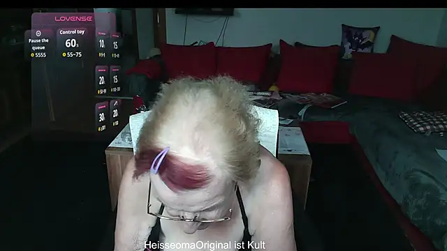 HeisseomaOriginal online show from July 22, 7:11 am