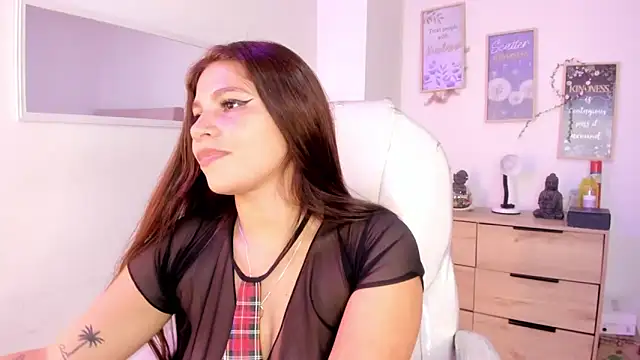 Snapshot of bluee_hazell chatting on February 7, 5:51 pm bluee hazell online show from February 7, 5:51 pm