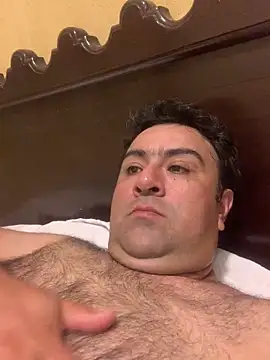 Snapshot of EmilianoGt chatting on October 28, 5:48 pm EmilianoGt online show from October 28, 5:48 pm