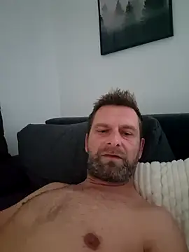 Snapshot of Mjn34 chatting on November 6, 6:47 am Mjn34 online show from November 6, 6:47 am