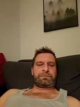 Snapshot of Mjn34 chatting on November 25, 6:35 am Mjn34 online show from November 25, 6:35 am