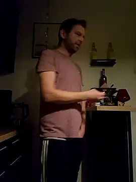 Snapshot of Mjn34 chatting on December 4, 6:23 am Mjn34 online show from December 4, 6:23 am