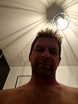 Snapshot of Mjn34 chatting on December 16, 6:29 am Mjn34 online show from December 16, 6:29 am