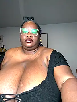 Snapshot of SexyHugeblackTitties chatting on November 17, 1:06 pm SexyHugeblackTitties online show from November 17, 1:06 pm