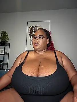Snapshot of SexyHugeblackTitties chatting on December 16, 3:00 am SexyHugeblackTitties online show from December 16, 3:00 am