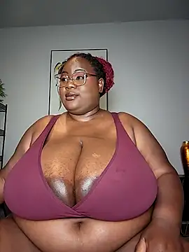 Snapshot of SexyHugeblackTitties chatting on December 17, 5:46 am SexyHugeblackTitties online show from December 17, 5:46 am