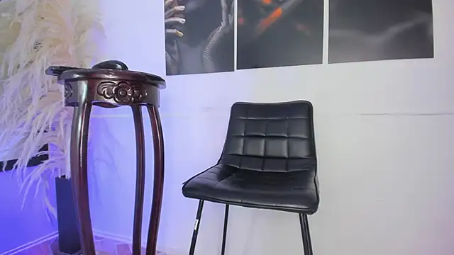 Snapshot of Sophia_Cameron chatting on February 8, 7:04 am Sophia Cameron online show from February 8, 7:04 am