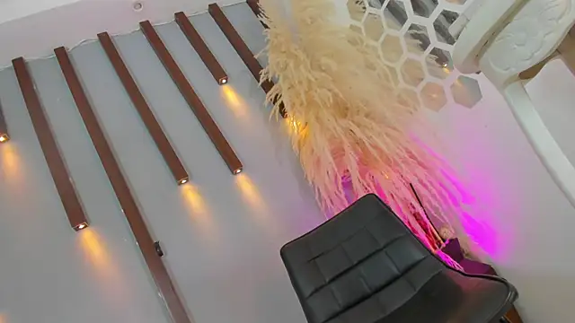 Snapshot of Sophia_Cameron chatting on October 4, 9:35 pm Sophia Cameron online show from October 4, 9:35 pm