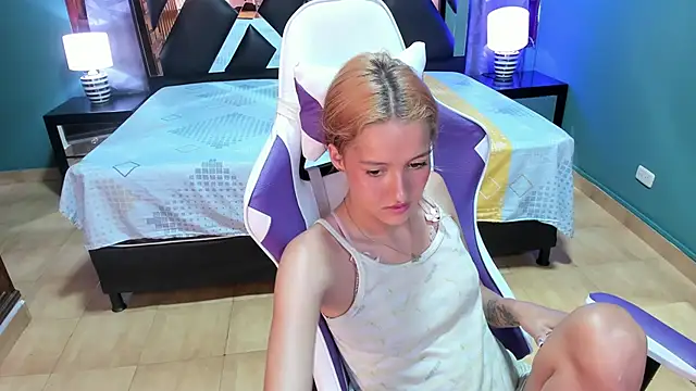 Linda4Petite online show from January 20, 9:32 pm