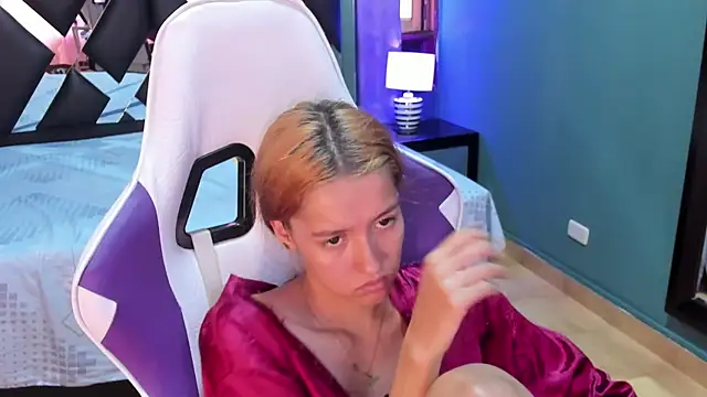 Linda4Petite online show from January 26, 4:41 pm