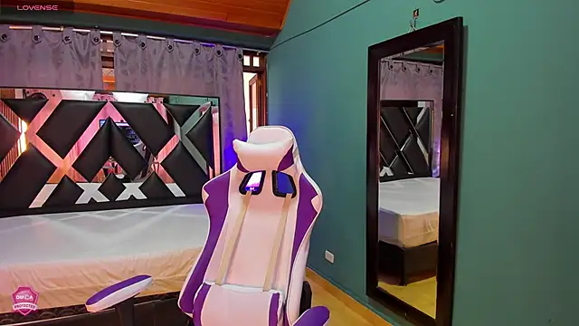 Linda4Petite online show from March 7, 6:33 pm