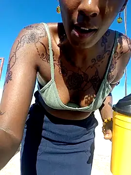 lynnkatrina online show from March 27, 1:33 pm