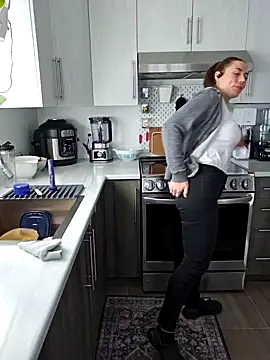 Ellie-L-Elizabeth online show from December 13, 4:16 pm