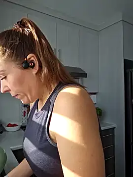 Ellie-L-Elizabeth online show from January 28, 4:30 pm