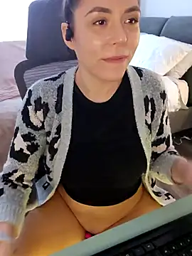 Ellie-L-Elizabeth online show from February 6, 4:14 pm