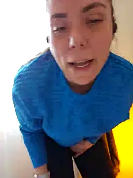 Ellie-L-Elizabeth online show from February 27, 5:26 pm