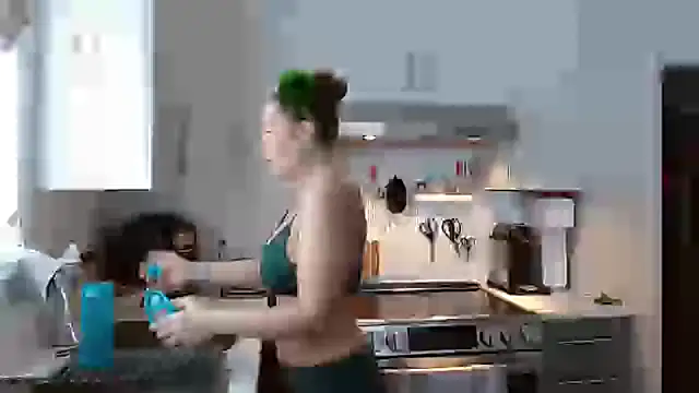 Ellie-L-Elizabeth online show from March 17, 3:18 pm