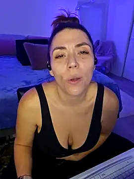 Ellie-L-Elizabeth online show from November 6, 4:02 am