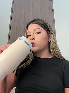 lunablossom  online show from January 11, 4:57 pm