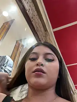 lunablossom  online show from February 8, 10:40 pm