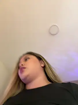 lunablossom  online show from March 21, 8:50 pm