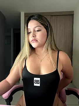 lunablossom  online show from November 24, 10:53 pm