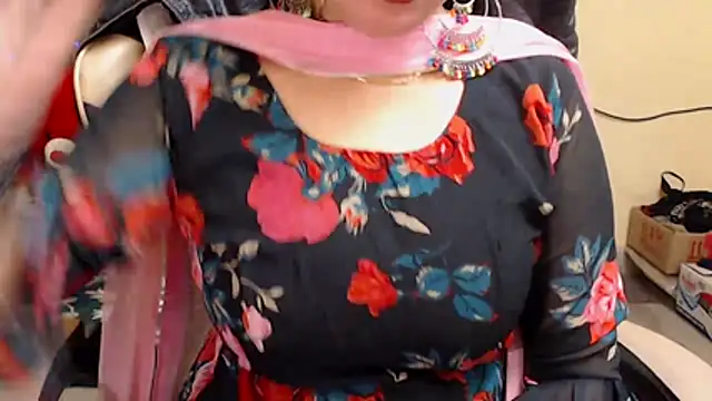 Snapshot of Naughty_Kashish chatting on December 19, 6:31 am Naughty Kashish online show from December 19, 6:31 am