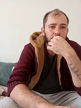 NiiiRvaNaa online show from October 12, 6:45 am