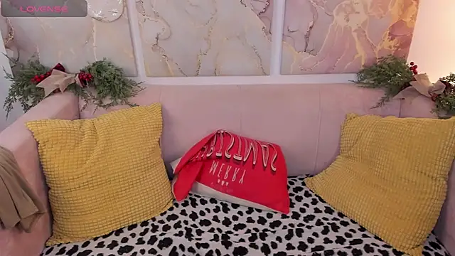 ohmyJuliet online show from December 22, 5:56 am