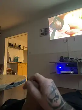 Snapshot of RenaudS-02 chatting on December 21, 3:31 pm RenaudS-02 online show from December 21, 3:31 pm