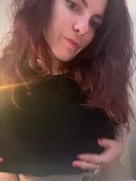 Snapshot of LunaMoongirl chatting on December 16, 4:05 pm LunaMoongirl online show from December 16, 4:05 pm