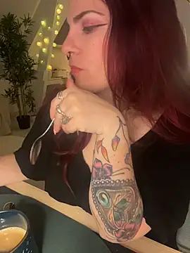 Snapshot of LunaMoongirl chatting on November 29, 5:21 am LunaMoongirl online show from November 29, 5:21 am