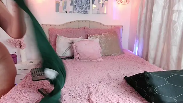 Dulce Morrys online show from February 22, 8:20 pm