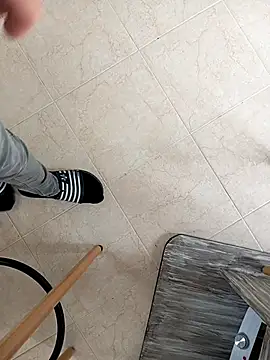 Snapshot of mickzizi chatting on March 10, 8:15 am mickzizi online show from March 10, 8:15 am