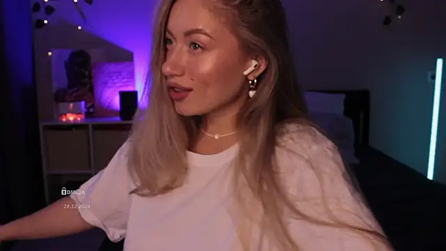 Blondie Bunny online show from December 29, 7:28 am