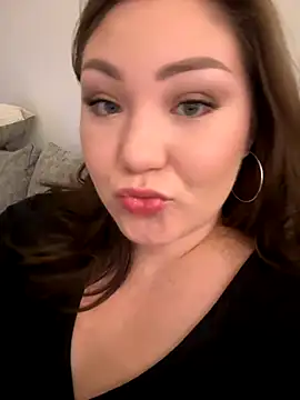 Snapshot of RosieDixx chatting on November 9, 6:12 am RosieDixx online show from November 9, 6:12 am