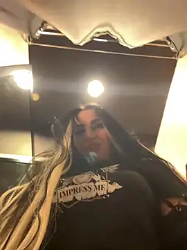 CrazzyChicks online show from January 26, 8:03 am