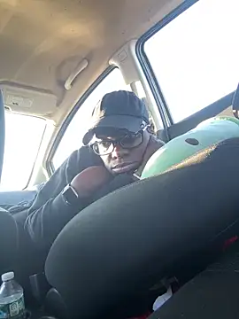 Snapshot of ChocolateBuns101 chatting on December 12, 8:21 pm ChocolateBuns101 online show from December 12, 8:21 pm