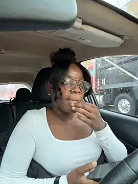 Snapshot of ChocolateBuns101 chatting on December 28, 9:19 pm ChocolateBuns101 online show from December 28, 9:19 pm